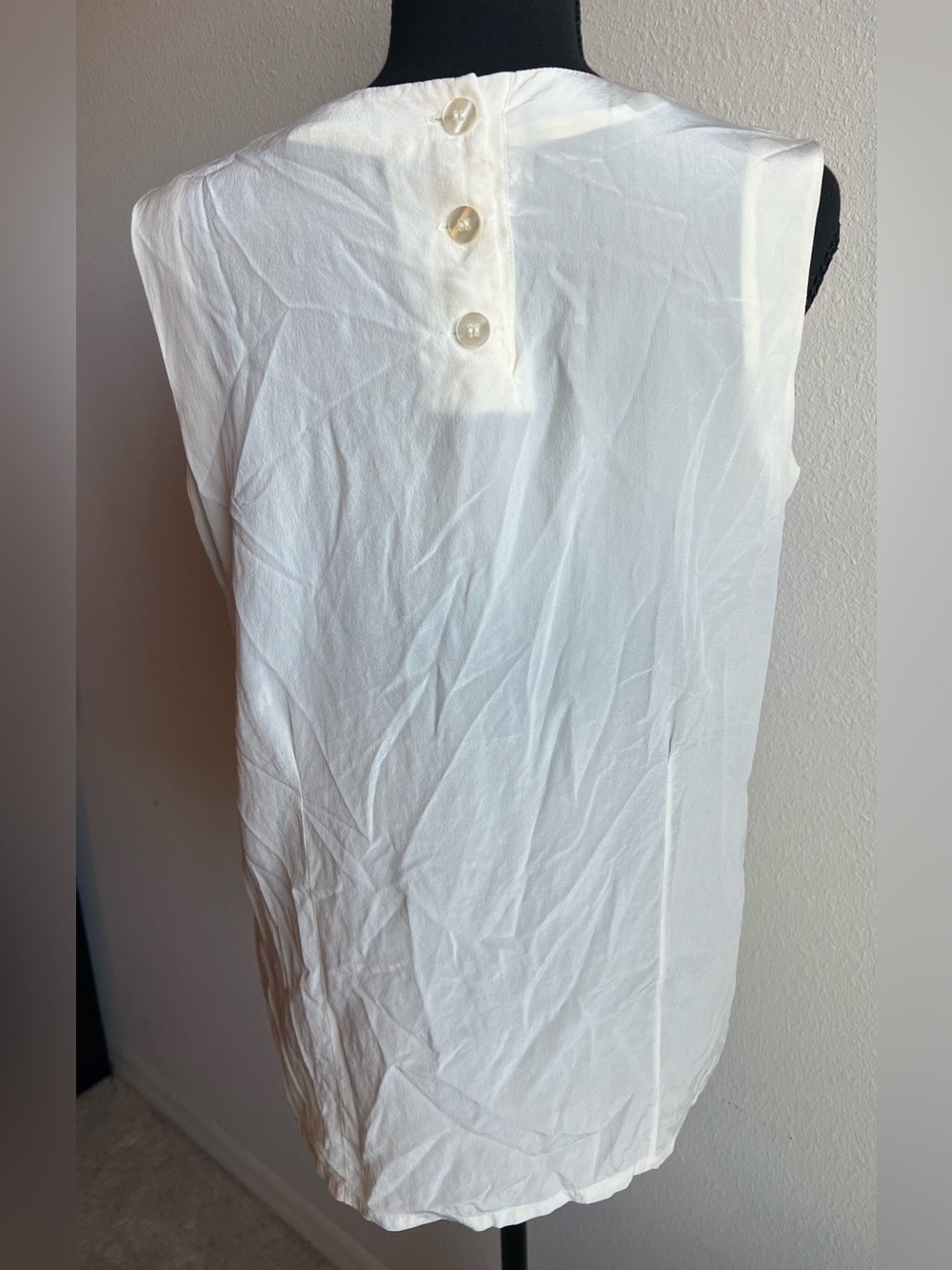 Vintage 90’s Casual Corner Ivory 100% Silk Sleeveless Top - Picture 2 of 5